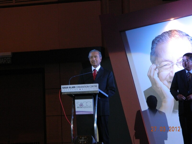 Tun Dr. M delivering his speech Tun Dr. M delivering his speech