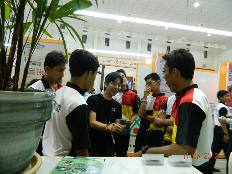 Students from MCKK asking Students from MCKK asking