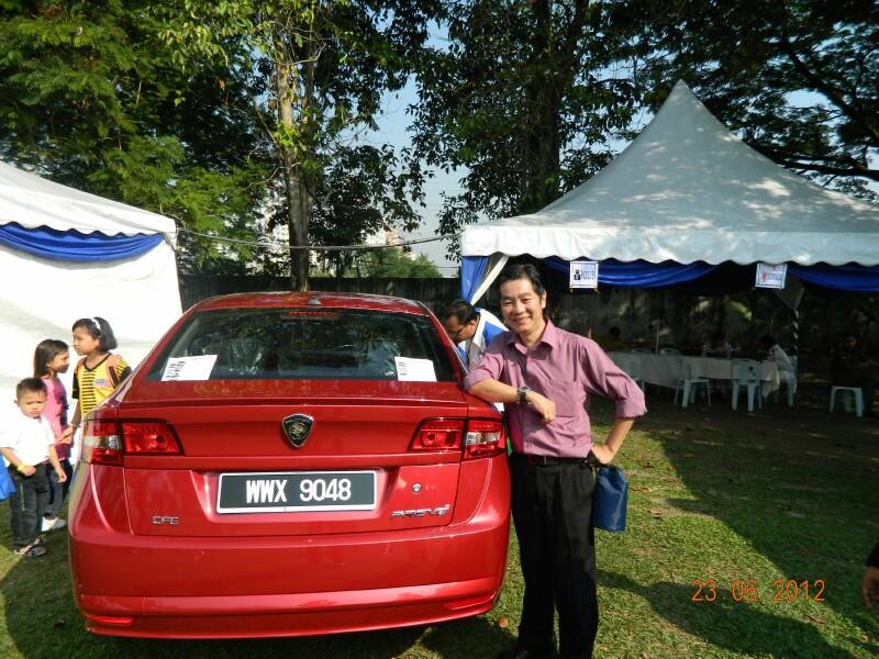 A car waiting for the lucky vistor A car waiting for the lucky vistor