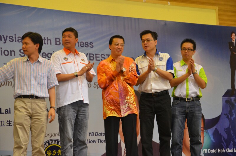 Minister and organising committee Minister and organising committee