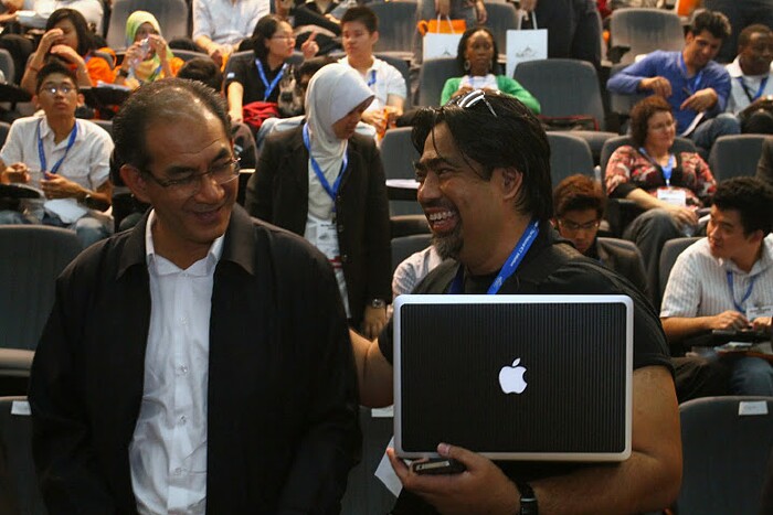  Dr Ahmad Yusof and Roslan Bakri Zakaria