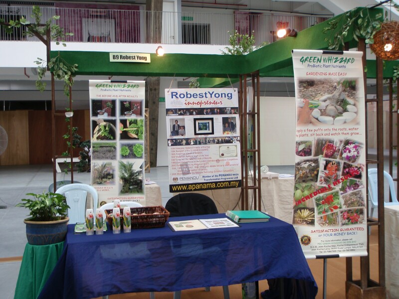 The Green Whizzard Booth The Green Whizzard Booth